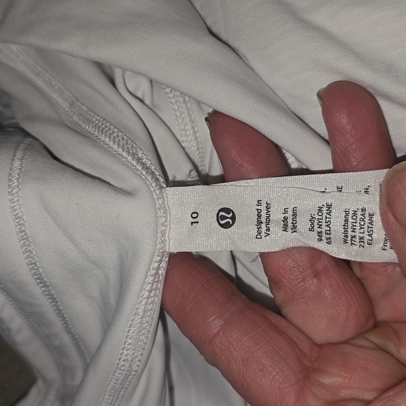 Lululemon - Picture 2 of 5